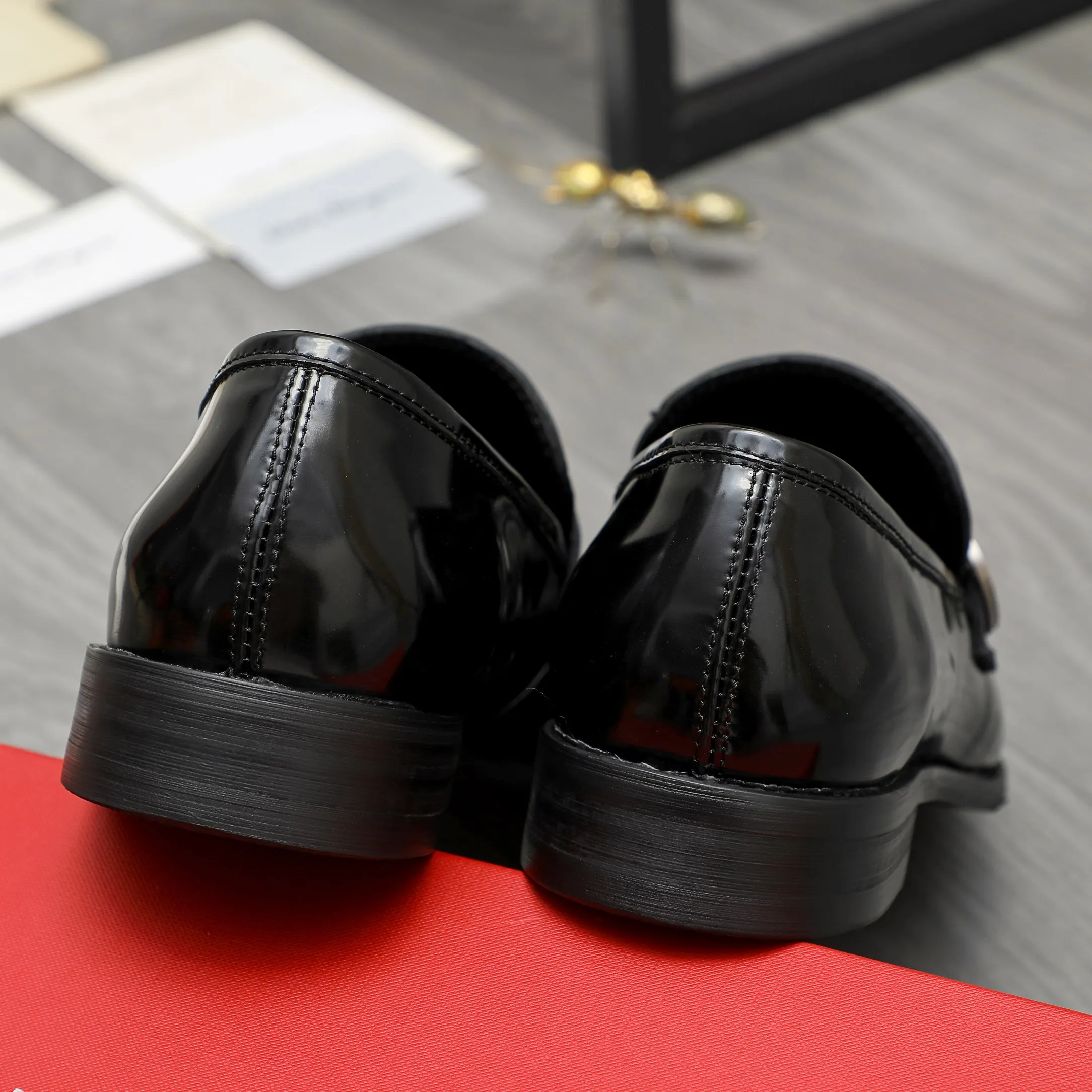 Men's shoes 💰460 Product trademark: Ferragamo "Ferragamo" business slip-on leather shoes Regular size: 39-44 Product materials: Selected high-quality pearlescent cowhide upper, cowhide lining, original outsole